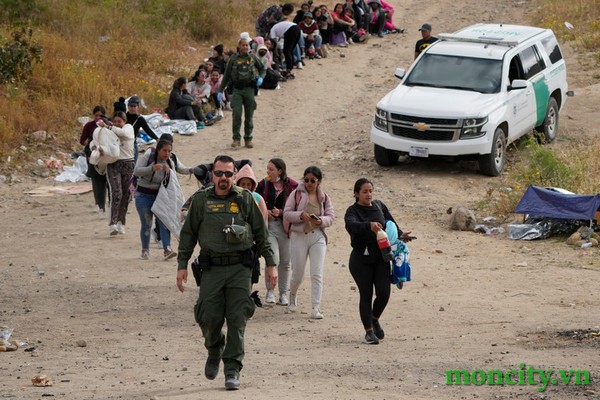 8 Year Old Migrant Girl Dies In U.S. Border Patrol Custody In Texas