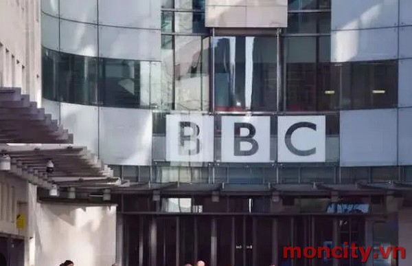 Who Is The Suspended BBC Presenter Reddit: Huw Edwards Photo Reddit