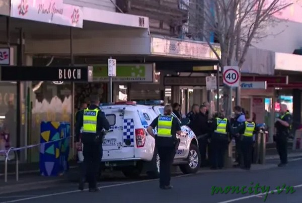 Four people hospitalised after stabbing near Puckle Street, Moonee Ponds
